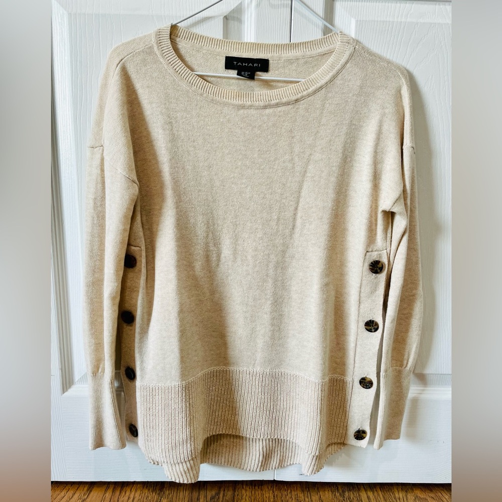 Tahari long-sleeved cream sweater